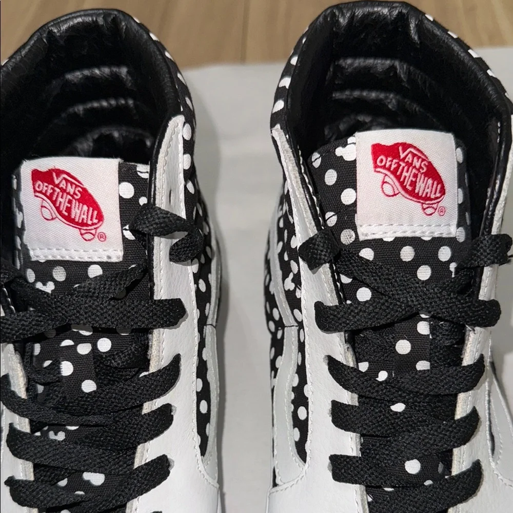 VANS Off The Wall DISNEY X Custom 2018 Mickey Silhouette Polkadots unisex Sz W 9